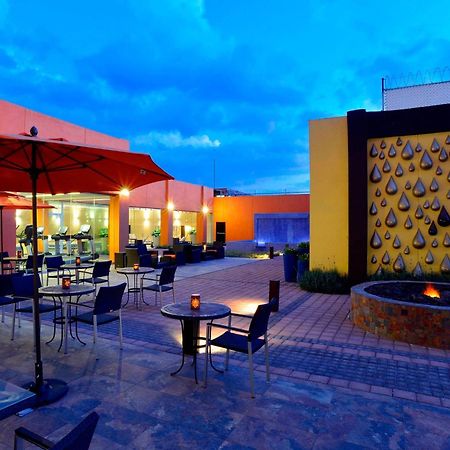 Courtyard Toluca Tollocan Bagian luar foto