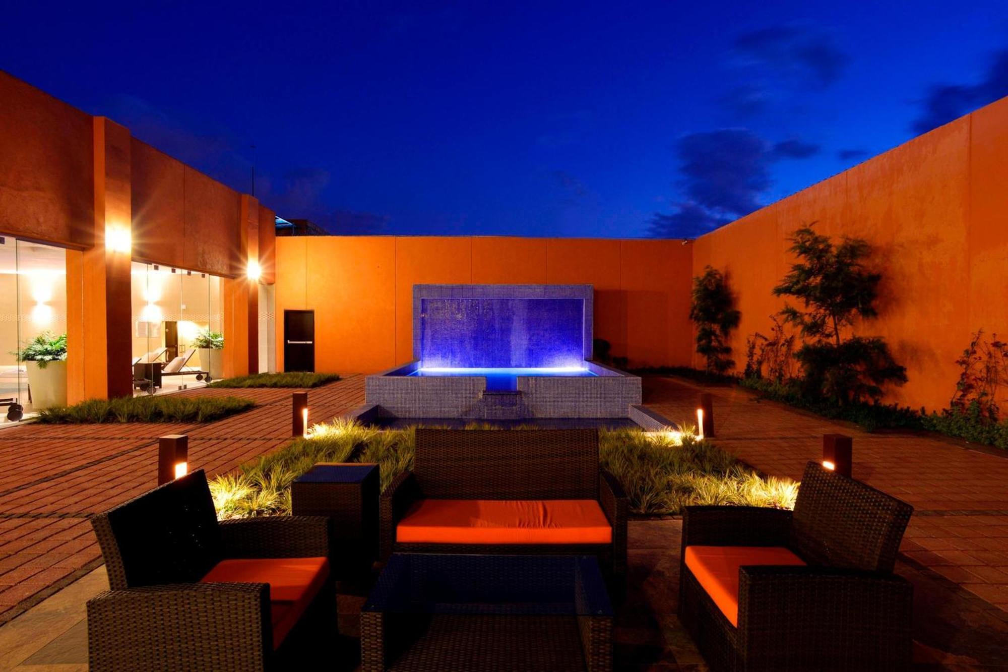 Courtyard Toluca Tollocan Bagian luar foto