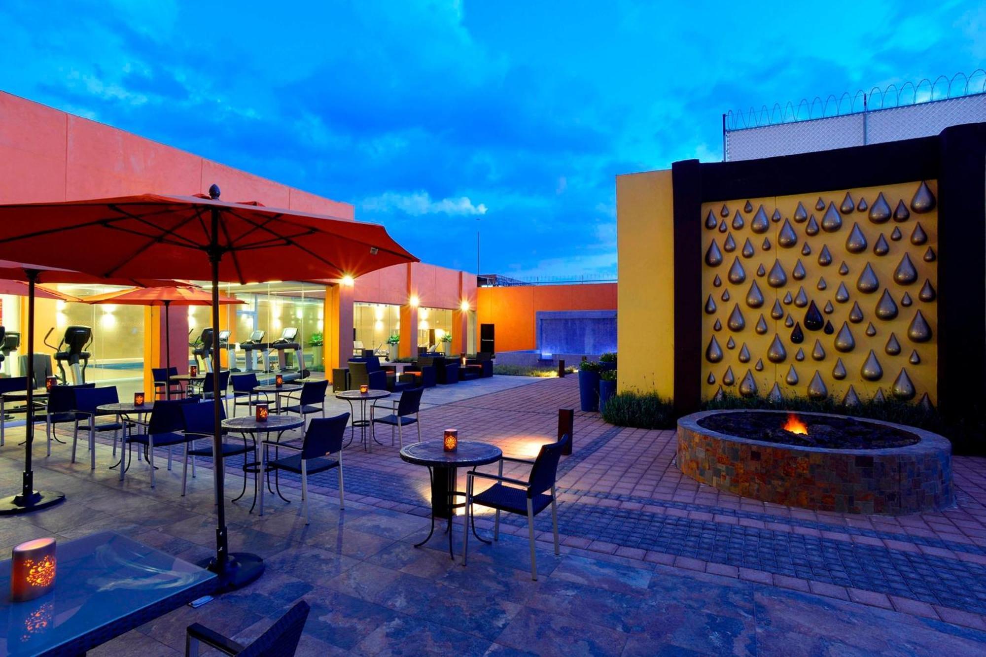 Courtyard Toluca Tollocan Bagian luar foto