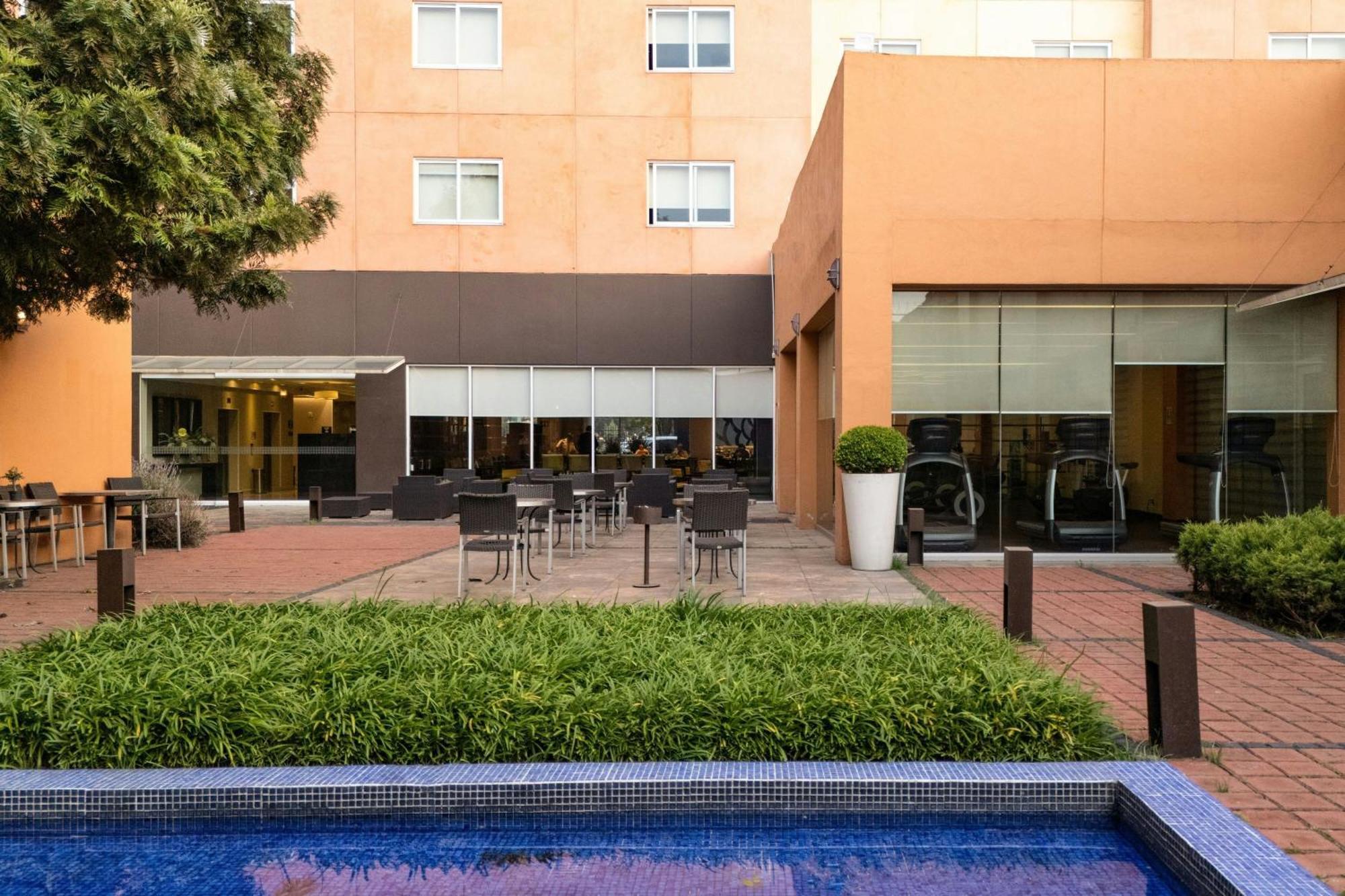 Courtyard Toluca Tollocan Bagian luar foto