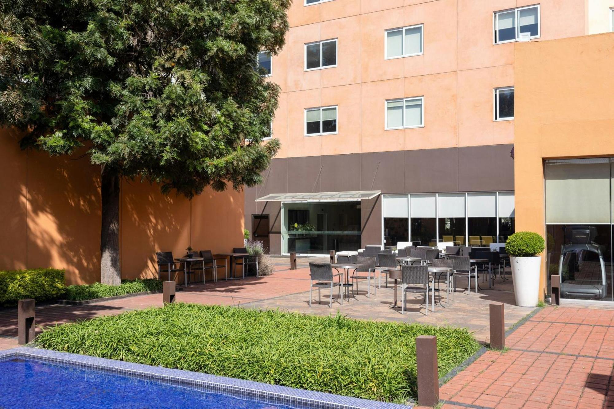 Courtyard Toluca Tollocan Bagian luar foto