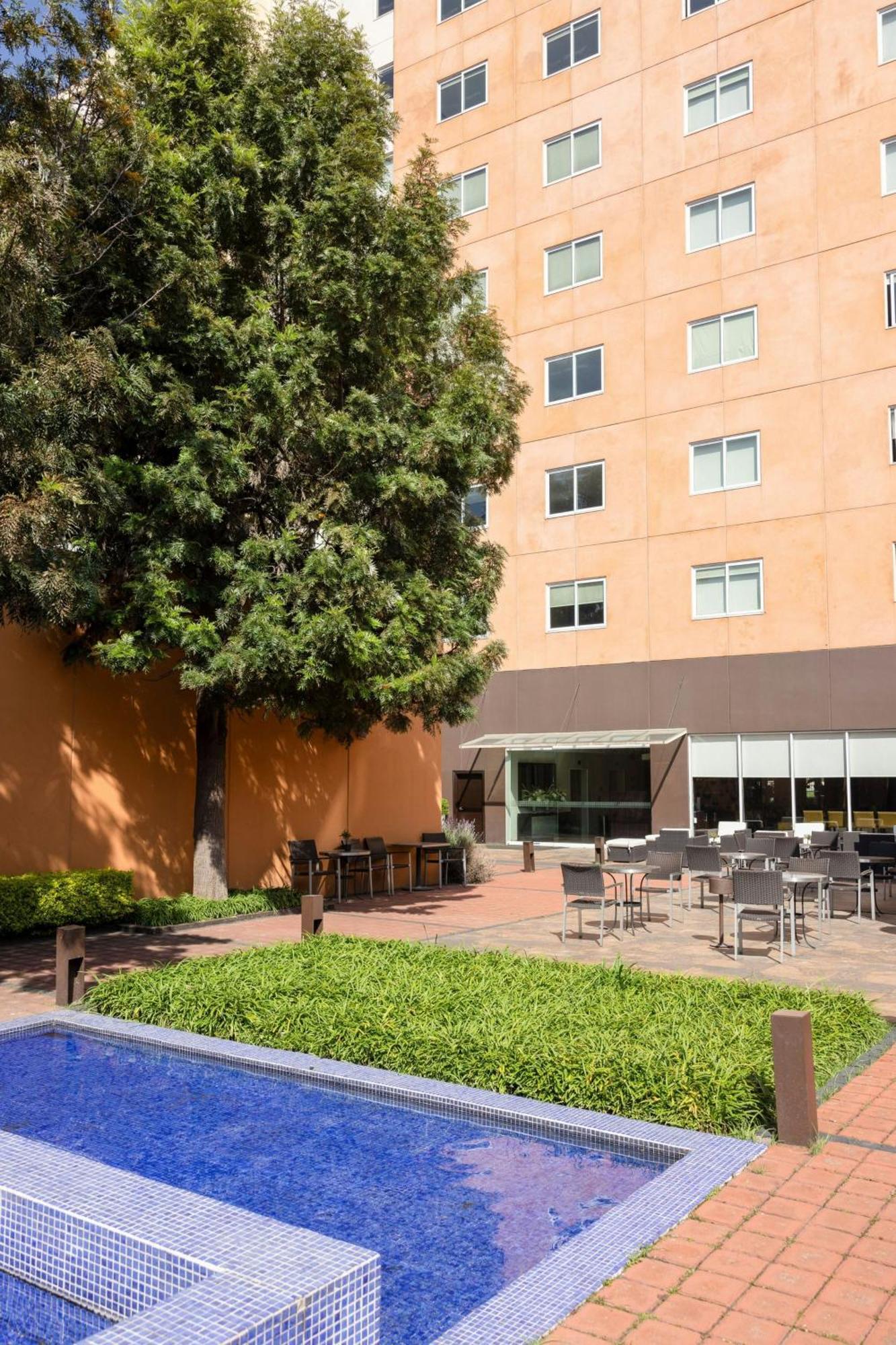 Courtyard Toluca Tollocan Bagian luar foto
